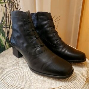 Croft Barrow leather Boots  Size 9.5 Black Ankle Zip on .Made in Brazil.